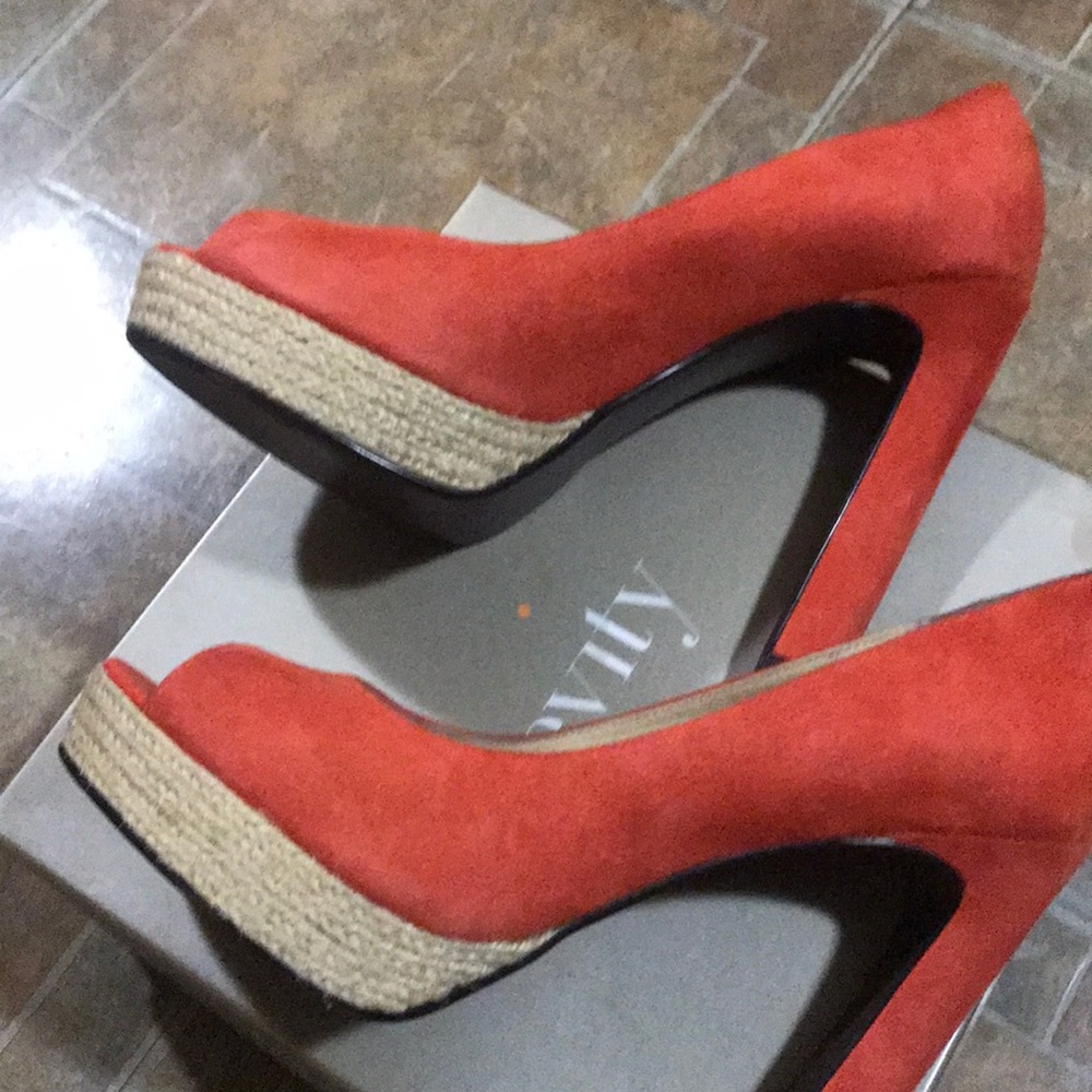 Platform Pumps - Picture 4 of 4